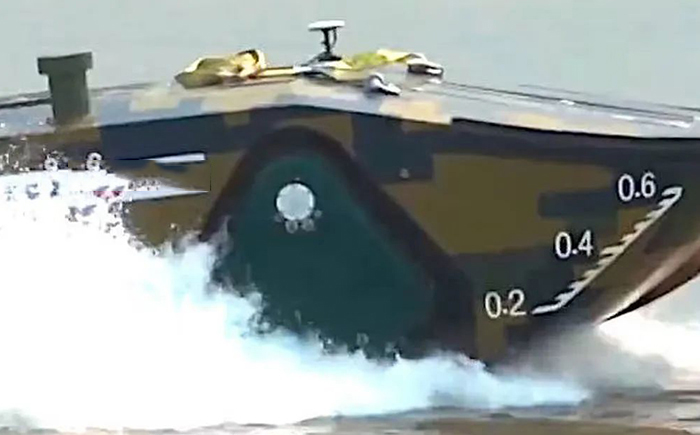 “海上蛟龍”國產兩棲無人戰車驚艷珠海航展！